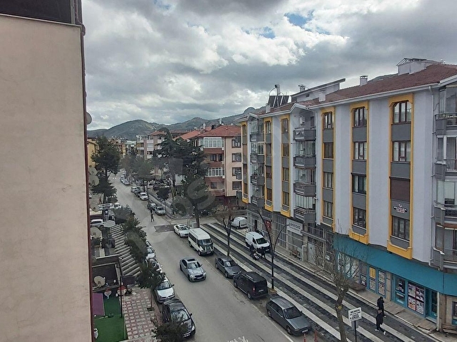 ÇELEBİLER’DE MERKEZİ KONUMDA, FERAH 3+1 ASANSÖRLÜ ÜST KAT DAİRE - Görsel 19