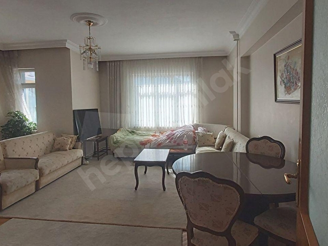 ÇELEBİLER’DE MERKEZİ KONUMDA, FERAH 3+1 ASANSÖRLÜ ÜST KAT DAİRE