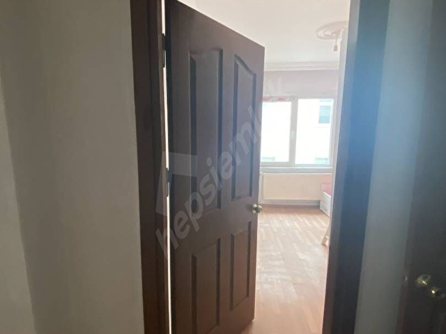 Çınarcık Merkezi Konumda Bakımlı 3+1 Daire - Görsel 2