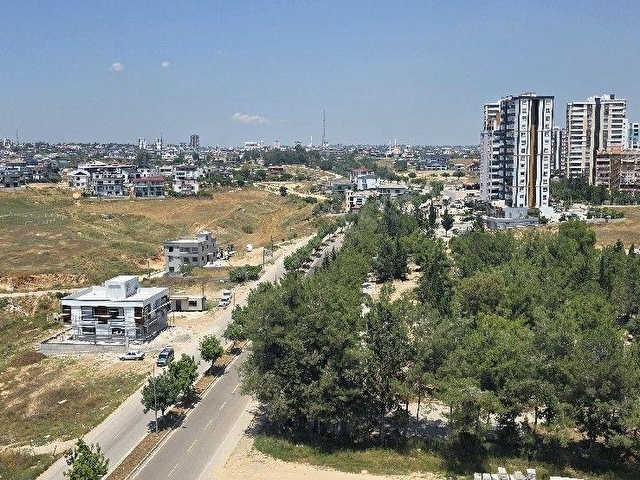 STADYUM YAKINI ERGUVAN CADDESİNDE FULL EŞYALI 1+1 DAİRE