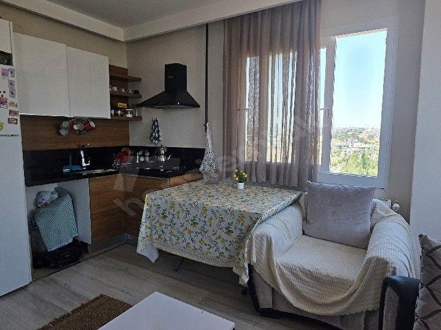 STADYUM YAKINI ERGUVAN CADDESİNDE FULL EŞYALI 1+1 DAİRE - Görsel 2