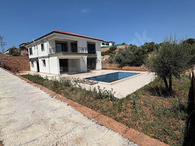 İKİ Ailenin Rahatça Yaşayabileceği 5+2 Havuzlu Lüks Villa!