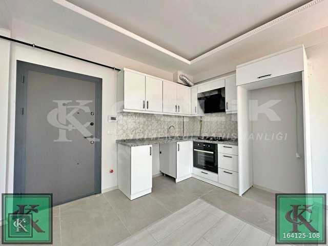 ÇELİKTEN SİTE İÇERSİNDE OTOPARKLI SIĞINAKLI KİRALIK 1+1 DAİRE - Görsel 11