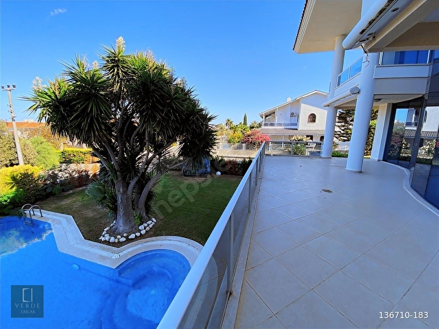 ÇEŞME BOYALIKTA 630 M2 ARSA İÇİNDE TRİPLEKS 5+2 VİLLA - Görsel 8