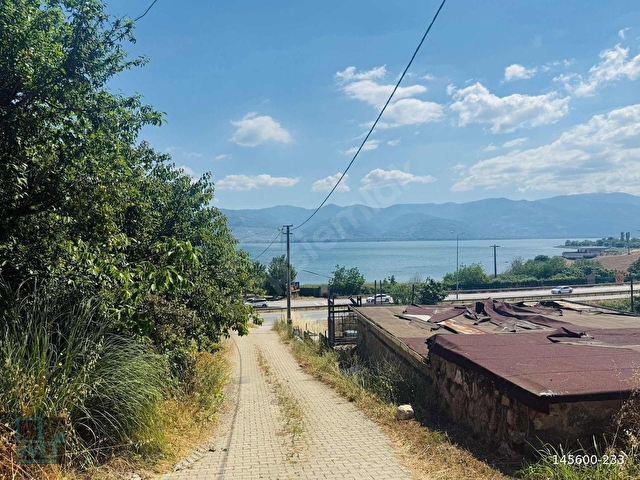 Sapanca Gölü Manzaralı Şömineli Bahçeli Müstakil Ev - Görsel 14