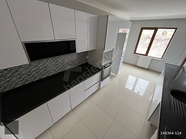 SİTE İÇERİSİNDE GENİŞ VE KONFORLU YAŞAM FULL YAPILI 4+1 DAİRE - Görsel 2