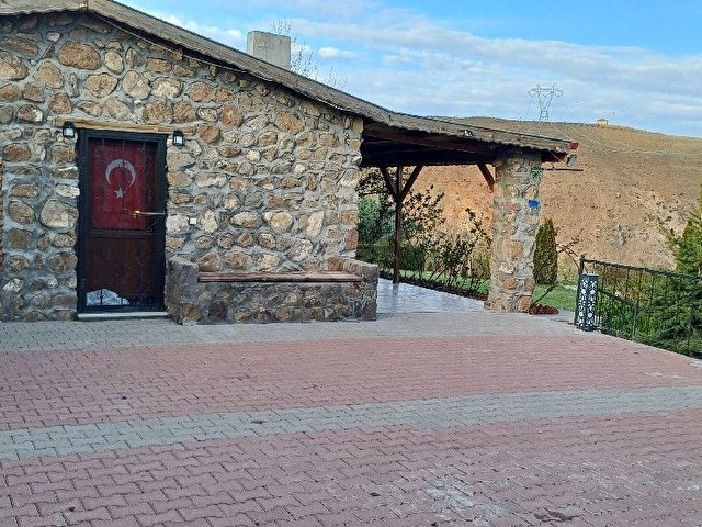 erciyes taşından özenle yapılmış bağevi