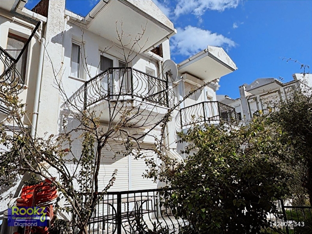 Mordoğan Yarenler Sitesi Tadilatlı Bakımlı Satılık 3+1 Villa