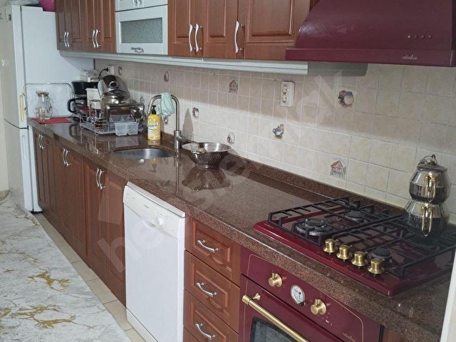 SATILIK  PAŞAKENT  MAHALLESİNDE   3+1  GENİŞ  BAKIMLI  ASANSÖRLÜ ARA KAT  DAİRE