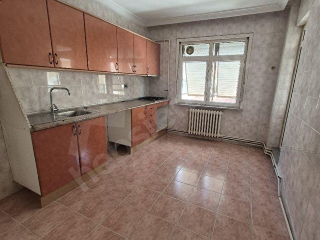 SİLİVRİ ALİBEY MAH.  MERKEZDE KİRALIK 3+1 ARAKAT TEMİZ DAİRE 27.000TL ÖNER EMLAK