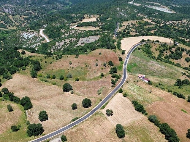 BIGA KARAAĞAÇTA YATIRIMLIK ÇIFT CEPHELI + ELEKTRIKLI 21.250 M² İKIZ TARLA! - Görsel 2