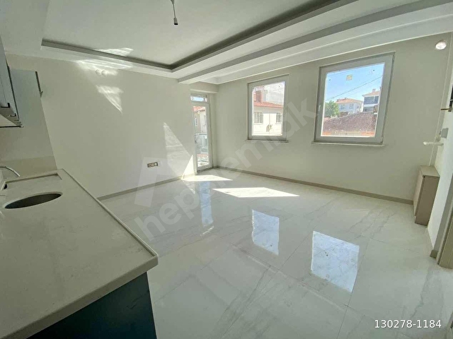 Ertuğrulgazide 3 üncü kat Satılık Lüks 1+1 Daire (55m², - Görsel 5