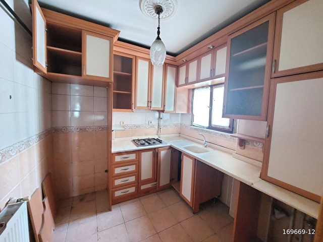 BAĞCILAR 100.YIL KIŞLA CADDESİ ÜSTÜNDE SATILIK 2+1 ARA KAT DAİRE - Görsel 2