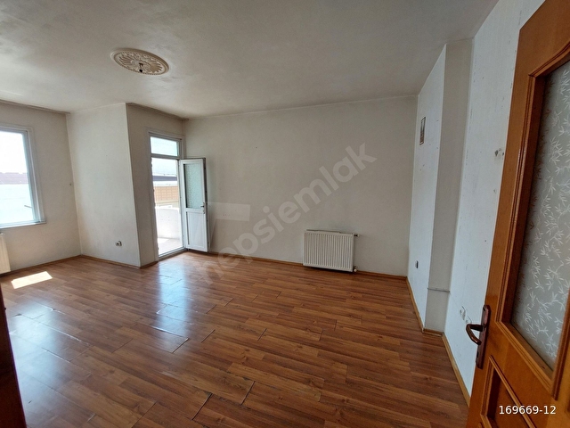 BAĞCILAR 100.YIL KIŞLA CADDESİ ÜSTÜNDE SATILIK 2+1 ARA KAT DAİRE - Görsel 11