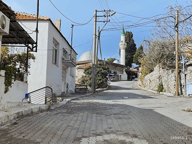 ACİLL DENİZE & SAHİLE 10 DAKİKA MESAFEDE 750 M² KÖY İÇİ BAHÇE