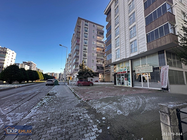 EKİP Emlak; Atakent Tramvaya Cephe Kullanışlı Kiralık Dükkan - Görsel 2