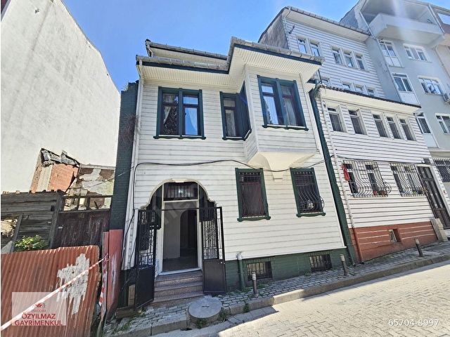 ÜSKÜDAR ZEYNEPKAMİL,DE KİRALIK  MÜSTAKİL BİNA 250 M2 PRESTİJLİ KULLANIM - Görsel 27