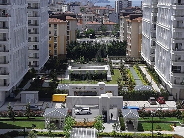 ALTAYÇEŞME EVİNPARK ADA SİTESİNDE TEK BANYOLU METRO 2DK 2+1