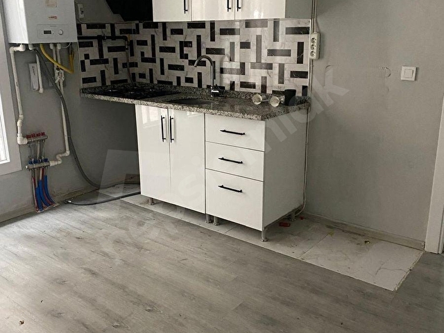 Merkezde Metrobüse Çarşıya Yakın 1+1 Kiralık Daire - Görsel 2