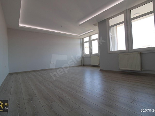 Üsküdar Çengelköy Ata-2 Sitesinde 110 m2 Yenilenmiş Daire