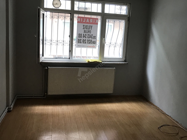 Kurtuluş marsık Sokak 2 + 1 yüksek giriş balkonlu 70 m2 daire