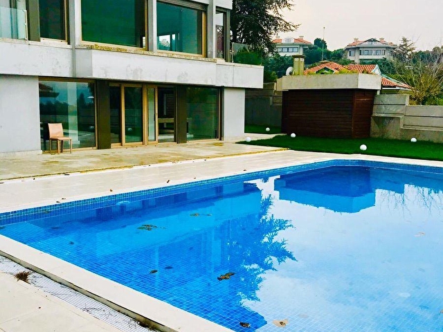 Yenikoy Satilik Site Icerisinde Bogaz Manzarali Mustakil Villa 8525 49044 Hurriyet Emlak