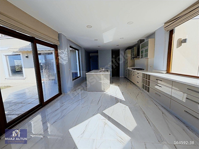 Muaz ALTUNdan Site İçinde Kiralık 1.000m2 Bahçeli 600m2 Villa - Görsel 4