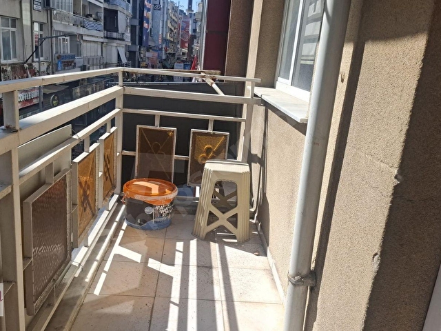 Tiyatro Sokağında Hazır Kiracılı 2.Kat 1+1 Bakımlı Satılık Ofis - Görsel 12