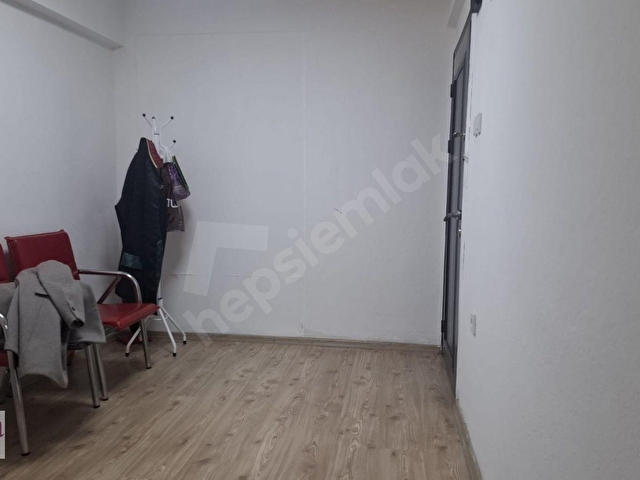 Tiyatro Sokağında Hazır Kiracılı 2.Kat 1+1 Bakımlı Satılık Ofis - Görsel 9