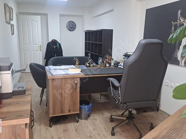 Tiyatro Sokağında Hazır Kiracılı 2.Kat 1+1 Bakımlı Satılık Ofis - Görsel 13