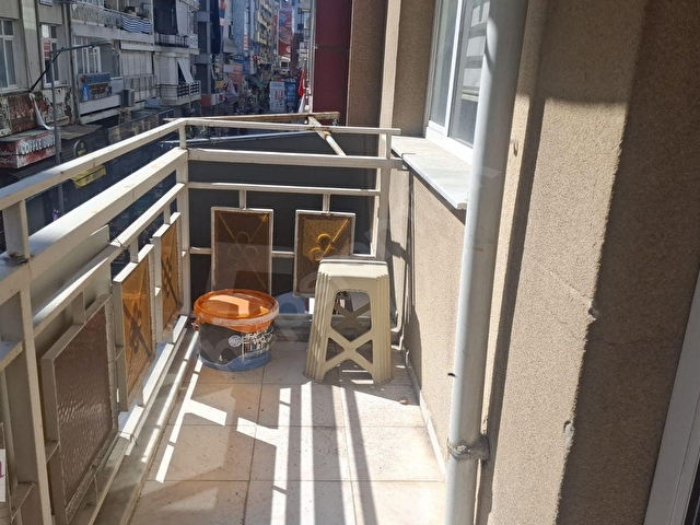 Tiyatro Sokağında Hazır Kiracılı 2.Kat 1+1 Bakımlı Satılık Ofis - Görsel 11