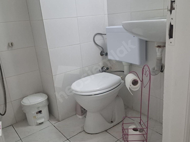 Tiyatro Sokağında Hazır Kiracılı 2.Kat 1+1 Bakımlı Satılık Ofis - Görsel 16