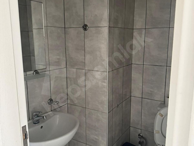 KUZEY KIBRISTA GİRNE MERKEZTE TAPUSU HAZIR KREDİYE UYGUN GENİŞ FERAH 3+1 SATILIK DAİRE - Görsel 7