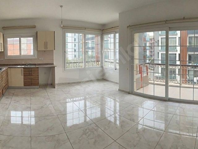 KUZEY KIBRISTA GİRNE MERKEZTE TAPUSU HAZIR KREDİYE UYGUN GENİŞ FERAH 3+1 SATILIK DAİRE - Görsel 2