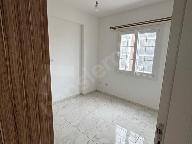 KUZEY KIBRISTA GİRNE MERKEZTE TAPUSU HAZIR KREDİYE UYGUN GENİŞ FERAH 3+1 SATILIK DAİRE - Görsel 4