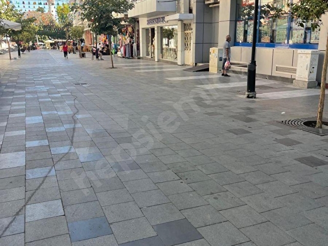 Merkezi Konumda Yüksek Kira Getirili 203 m² Dükkan - Görsel 3