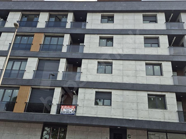Marmaray İstasyonuna Yakın İşyerine Kiralık 1. Kat Cadde Üstü