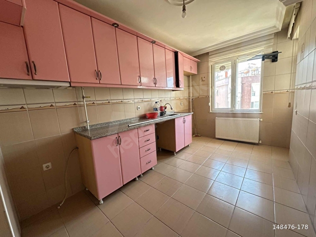 EMİNEVİME UYGUN GENİŞ KULLANIŞLI DOĞALGAZLI 3+1 ARAKAT DAİRE - Görsel 26