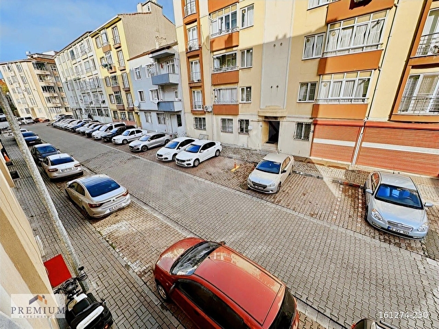 SINIRSIZ KREDİ!!! GÜVENÇ TAKSİ SOKAĞINDA 3+1 SATILIK DAİRE - Görsel 3