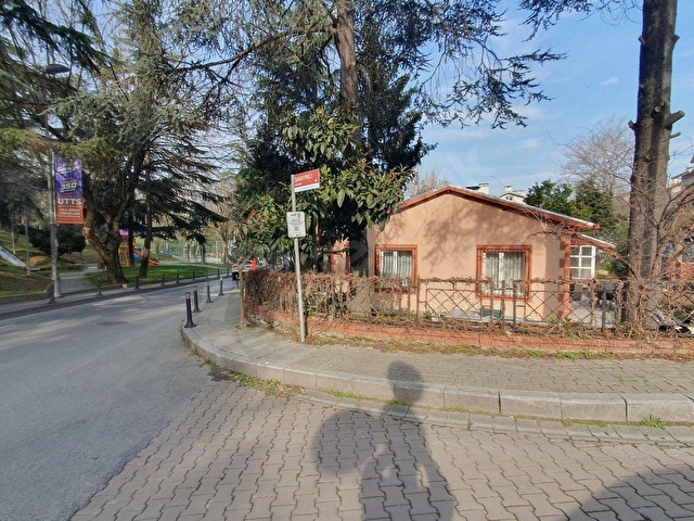 LEVENT, ÇAMLIK CAD./ŞAKAYIKLI SOK. KÖŞEBAŞI 370 m2 ARSALI VİLLA - Görsel 3