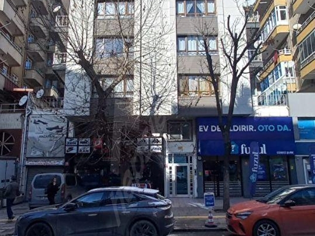 Cemal Gürsel Caddesi’nde Kapalı Otoparklı, Asansörlü Ferah 3+1 Kiralık - Görsel 6