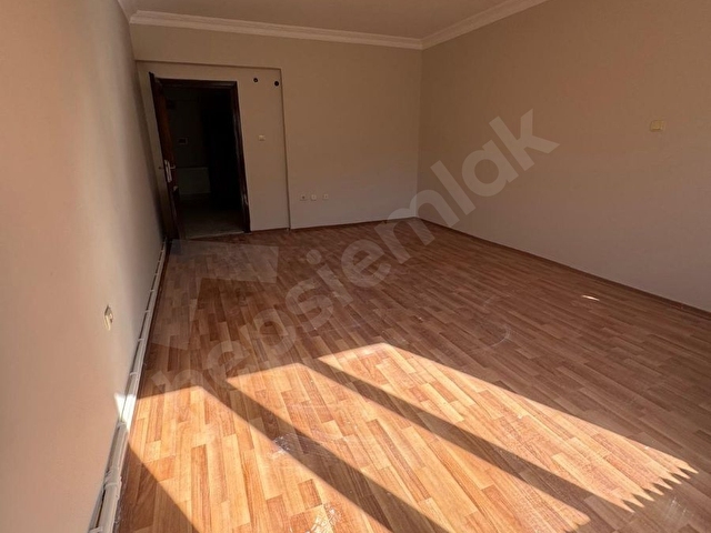 BEYLİKDÜZÜ METROBÜS YANI,AİLE APARTMANINDA 3+1 BOŞ BÜYÜK DAİRE - Görsel 26