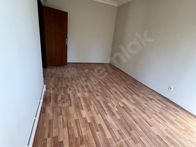 BEYLİKDÜZÜ METROBÜS YANI,AİLE APARTMANINDA 3+1 BOŞ BÜYÜK DAİRE - Görsel 30