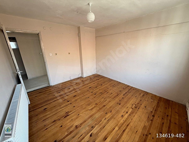 TOPRAKLIKDA ACİL  SATILIK 2+1 BALKONLU DAİRE - Görsel 12