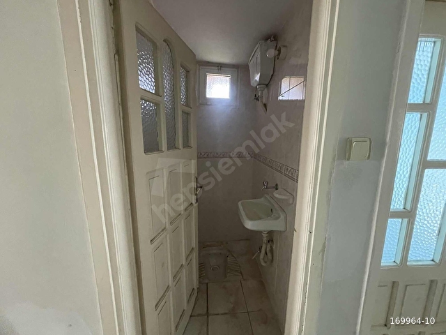 MENEMEN MERKEZDE ARAKAT 3+1 ÇİFT BALKONLU DAİRE - Görsel 9