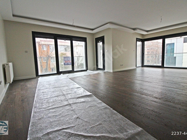 YEŞİLYURT EMLAKTAN YEŞİLYURTTA YENİ KONUMLU 180 m2 ARAKAT DAİRE