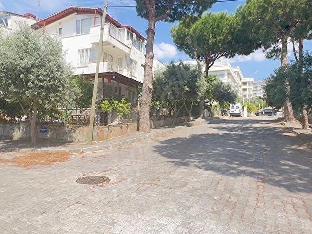 MERKEZDE MARİNA BÖLGESİNDE KÖŞE KONUMLU SATILIK MÜSTAKİL VİLLA