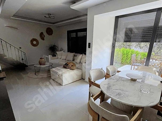 GÜNEŞ EMLAKTAN ÇİFTLİKKÖYDE SATILIK 4+1 TRİPLEX VİLLA - Görsel 9