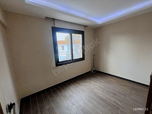 SIĞACIKIN KALBİNDE MÜSTAKİL HAVUZLU 4+1 TRİPLEKS LÜKS VİLLA - Görsel 22