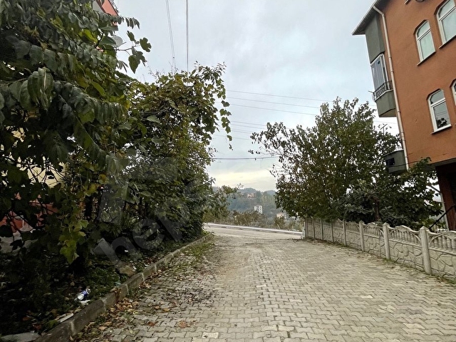 TUĞBA EMLAKTAN YUNUS EMRE MAHALLESİ’NDE SATILIK ARSA